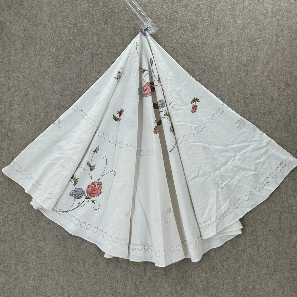 VTG Oval White Floral Tablecloth Pink Blue Rosebuds Eyelet Embroidery 49X56
